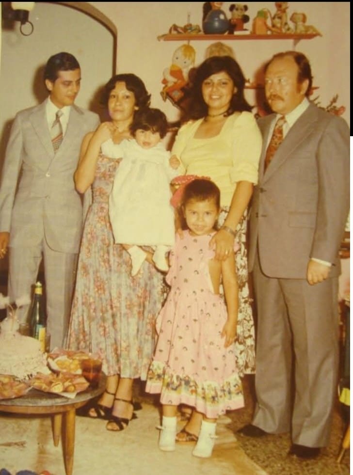 Freddy Bortoluzzi, y Mercedes, 	Marita y Rogelio, Claudia bebé y Liliana de niña